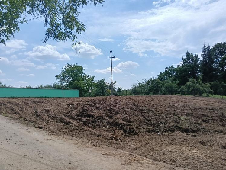Teren intravilan de 1807 mp, în Țipărești