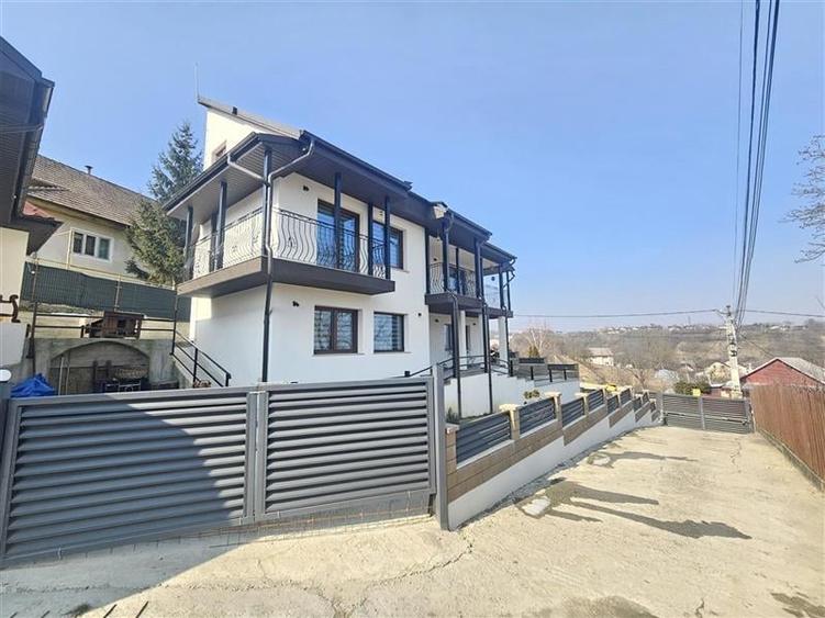 Casă individuală cu 6 camere cu Teren 740 Mp în Vest
