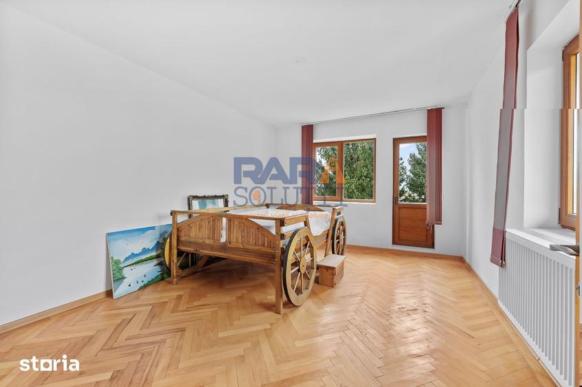 Casă cu 8 camere cu Teren 2075 Mp în Central