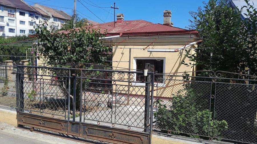 Casă cu Teren 240 Mp în Central