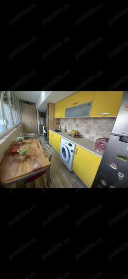 Apartament cu 3 camere decomandat în Rovine