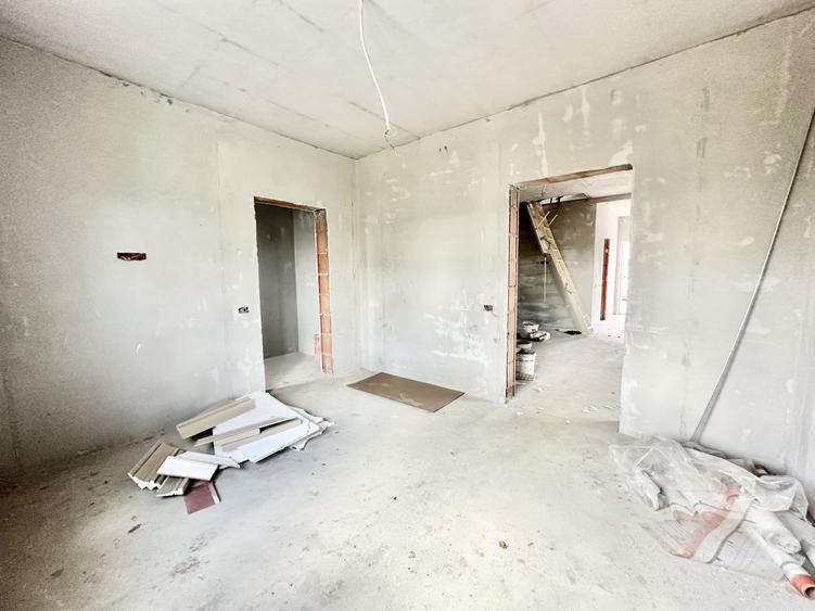 Duplex cu 3 camere cu Canalizare în Urseni