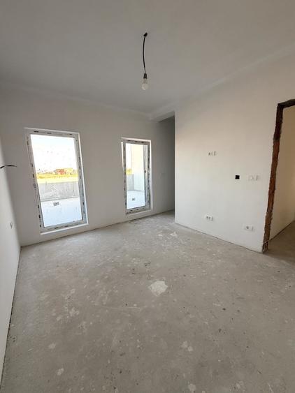 Duplex cu 4 camere cu Canalizare în Giarmata