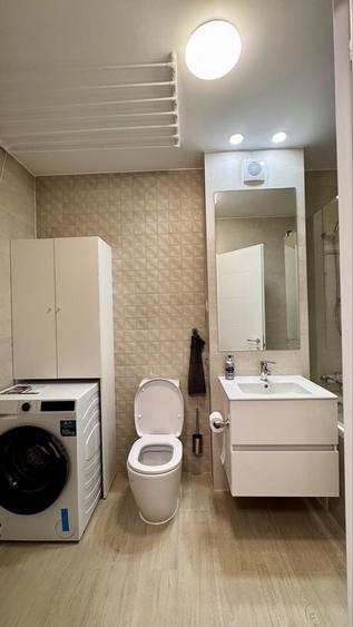 Apartament cu 3 camere semidecomandat în Titan