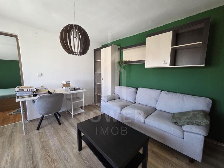 Casă individuală cu 10 camere cu Canalizare în Calea Poplăcii