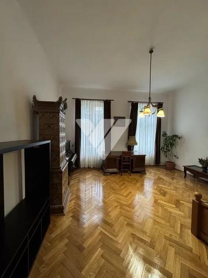 Apartament cu 5 camere, mobilat în Central