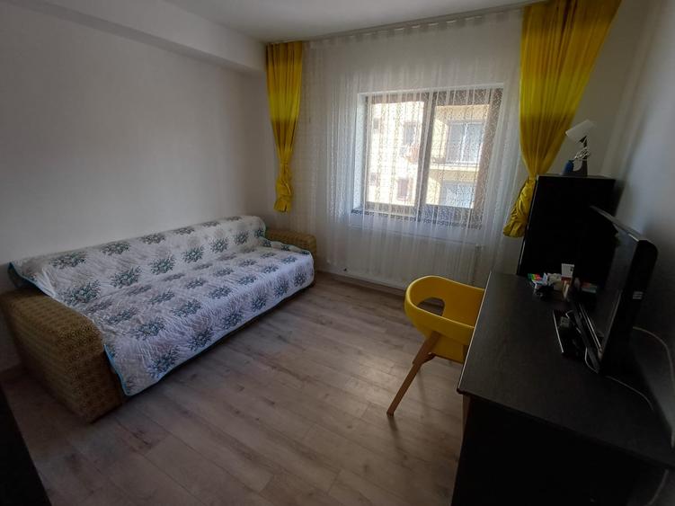 Apartament cu 3 camere semidecomandat în Militari