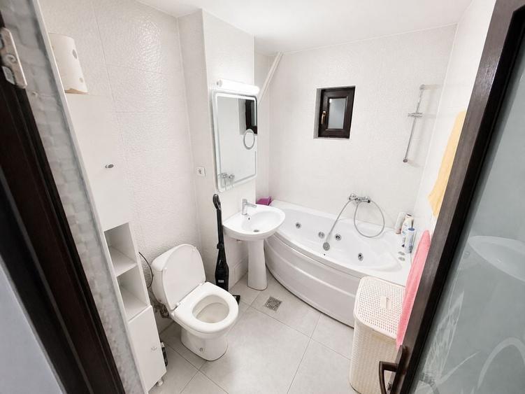 Apartament cu 2 camere decomandat în Rovine