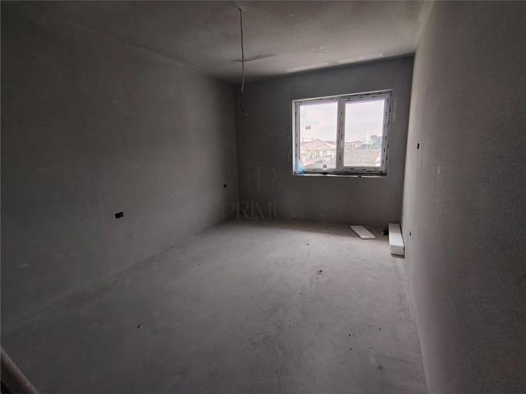 Duplex despartit prin C.T. - bucatarie inchisa - 130 mp util - 6