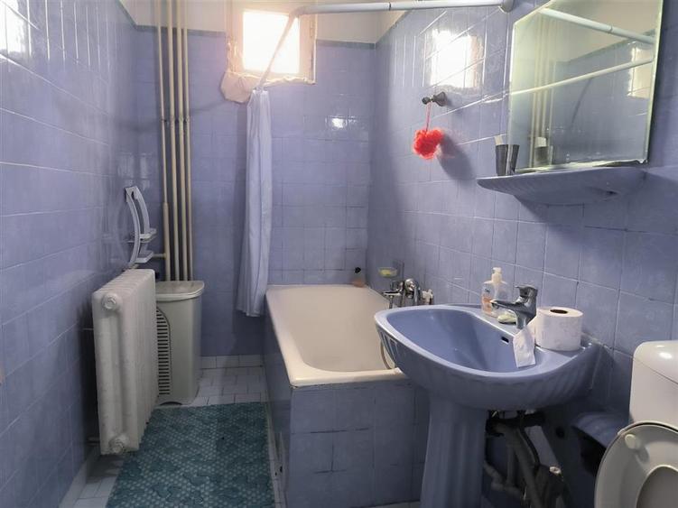 Casă cu 4 camere cu Canalizare în Central