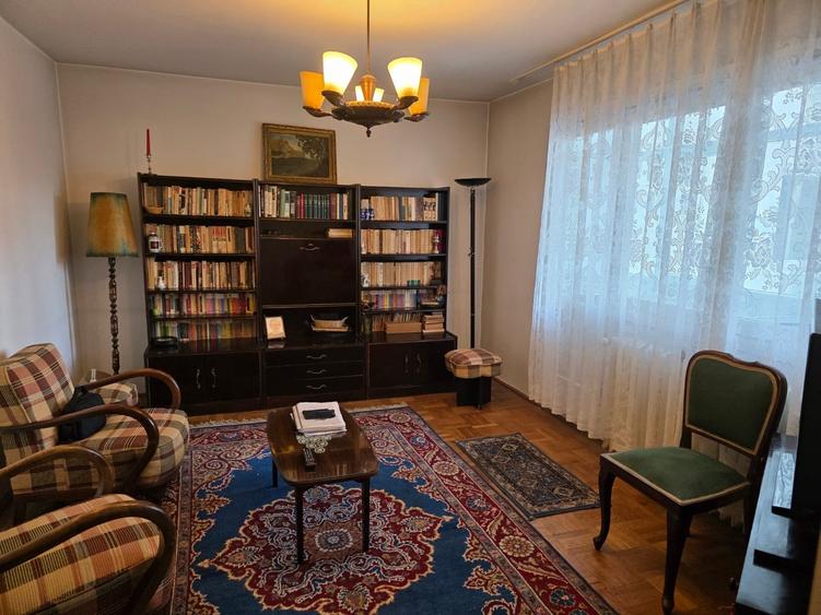 Apartament cu 4 camere decomandat, mobilat în Titan
