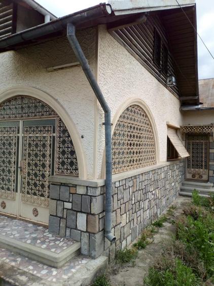 Casă cu 4 camere în Ghirdoveni