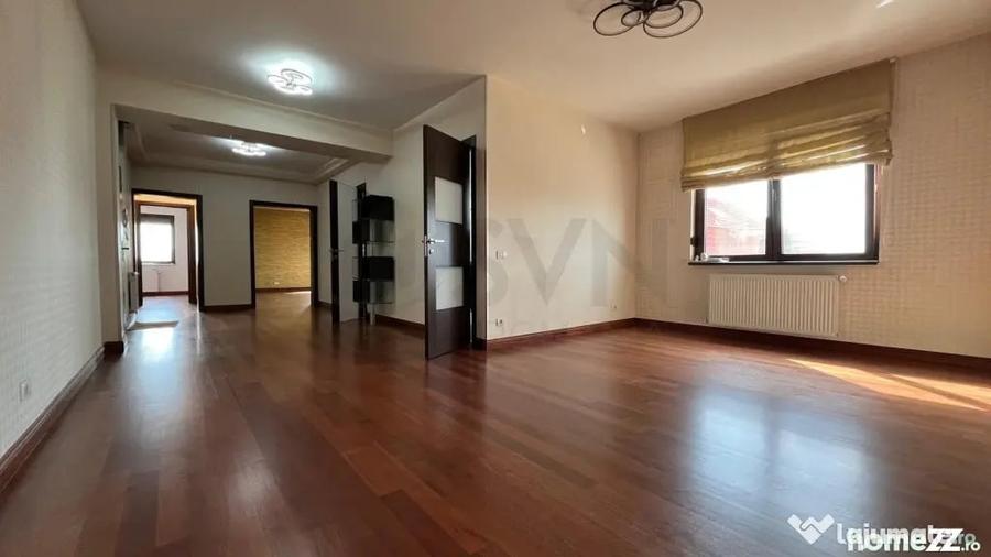 Apartament cu 3 camere decomandat în Sisești