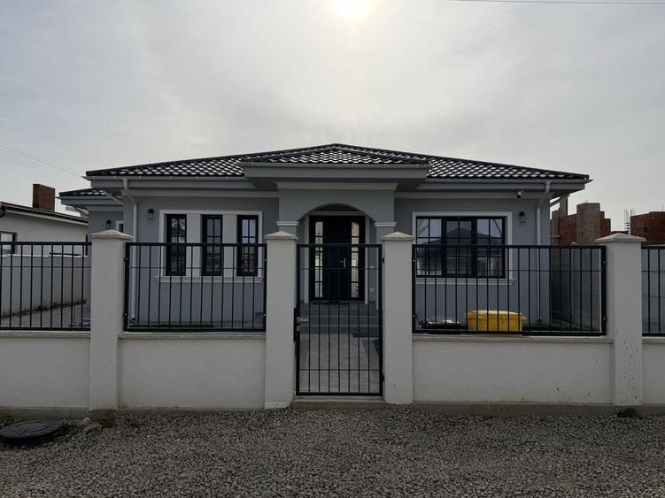 Casă cu 4 camere în Făcăi