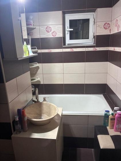 Apartament cu 3 camere decomandat în Ostroveni