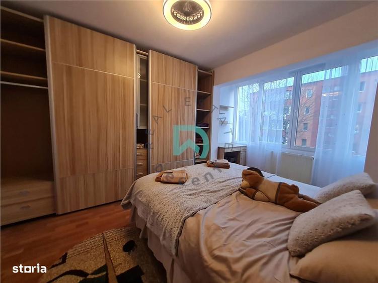 Apartament cu 3 camere semidecomandat în Centrul Istoric