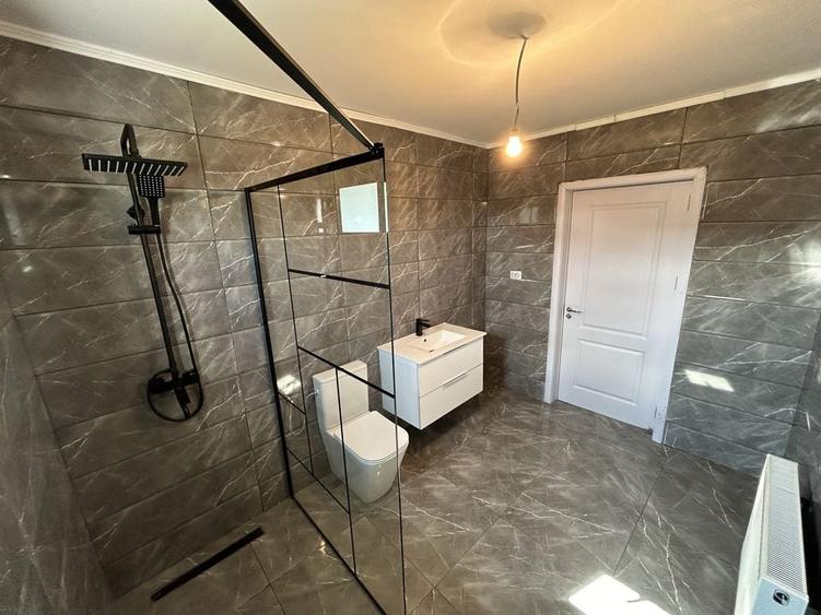 Casă cu 4 camere în Lumina