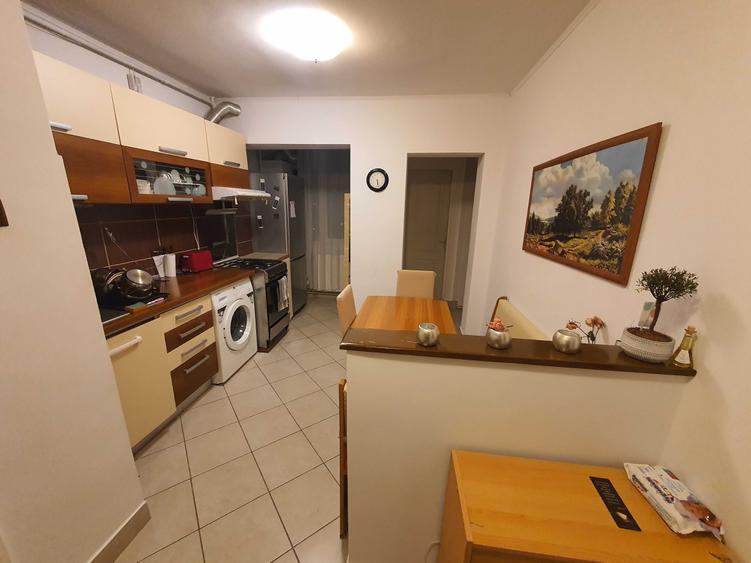 Apartament cu 2 camere decomandat în Cornișa