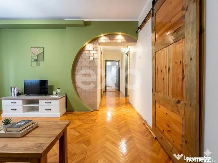 Apartament cu 4 camere decomandat în Florești
