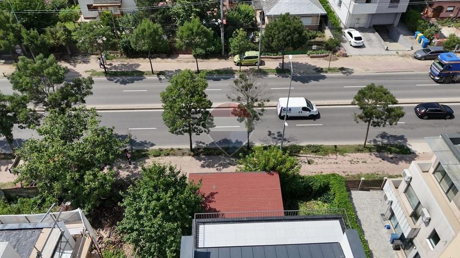 Casă cu 8 camere cu Teren 300 Mp în Ultracentral