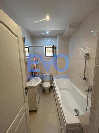 Apartament cu 4 camere decomandat în Păcurari