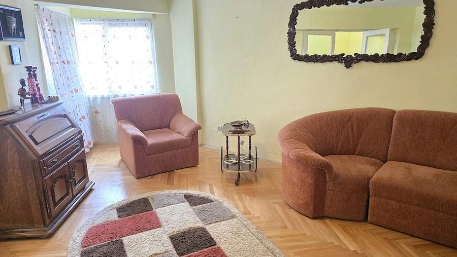 Apartament cu 4 camere semidecomandat în Decebal