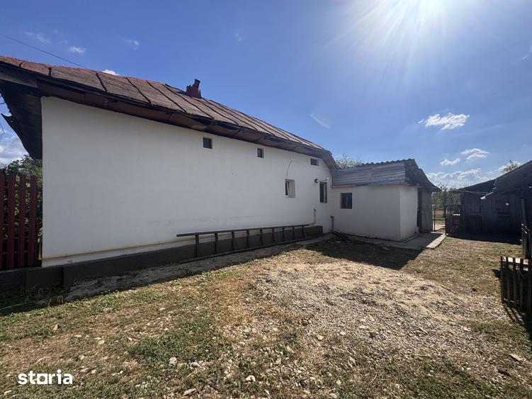 Casă cu 3 camere cu Teren 2000 Mp în Stâlpeni