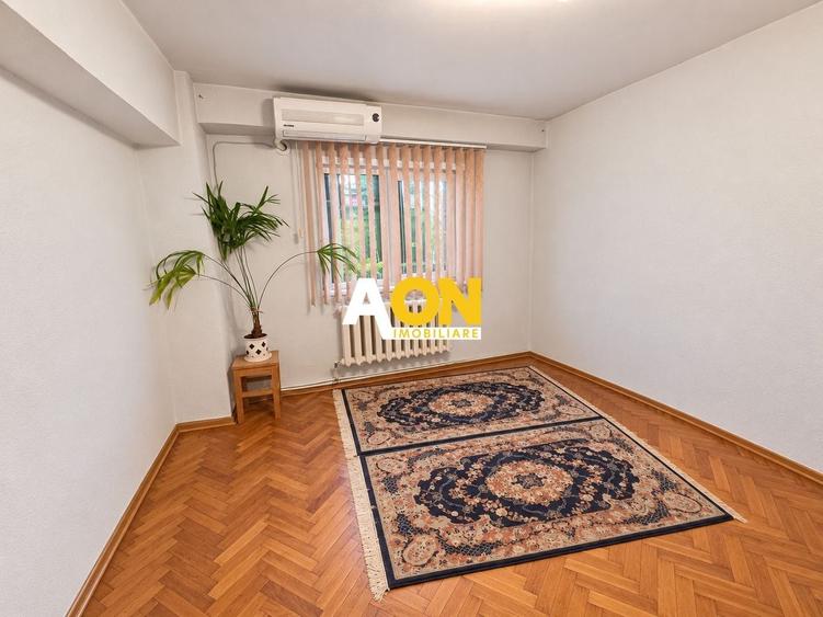 Apartament cu 4 camere decomandat în Central