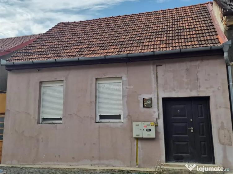 Casă cu 6 camere cu Teren 306 Mp în Muncitoresc