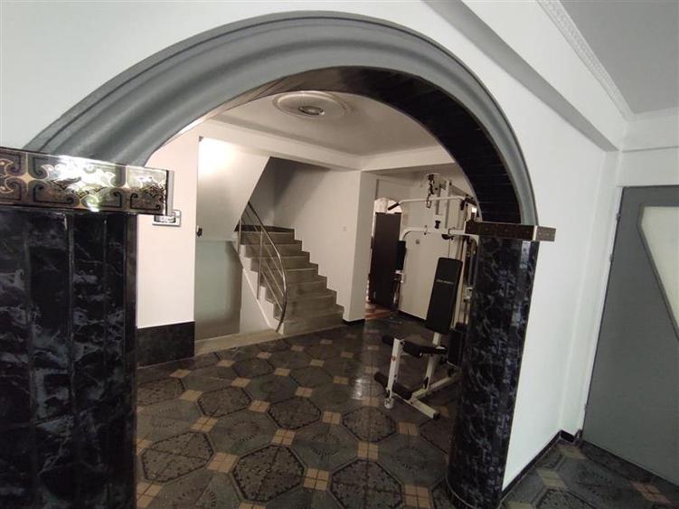 Casă individuală cu 9 camere cu Piscina în Dristor