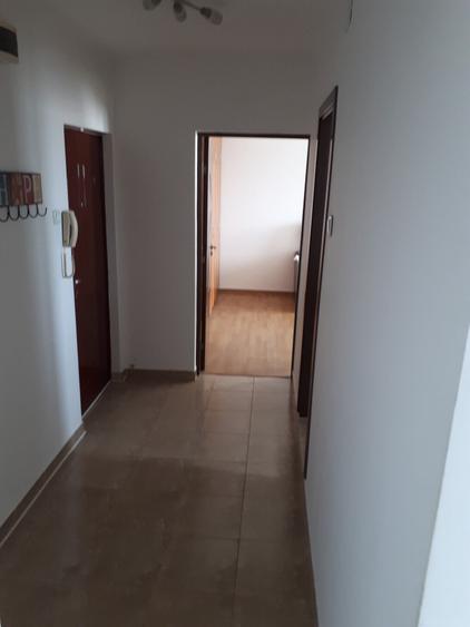 Apartament cu 2 camere decomandat în Titan