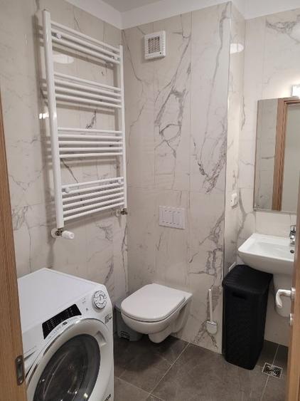 Apartament cu 2 camere decomandat în Tractorul