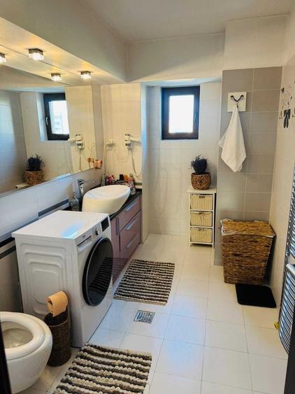Apartament cu 3 camere semidecomandat în Ultracentral