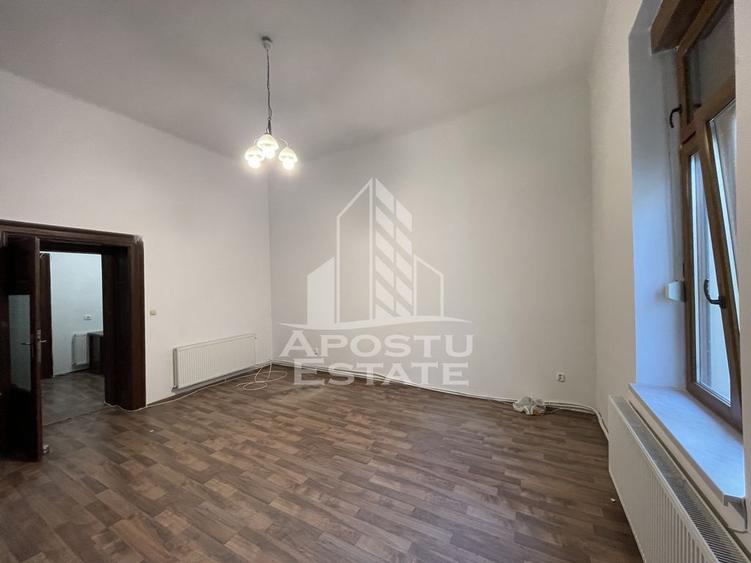 Spațiu comercial, de 47 mp, în P-ța Unirii