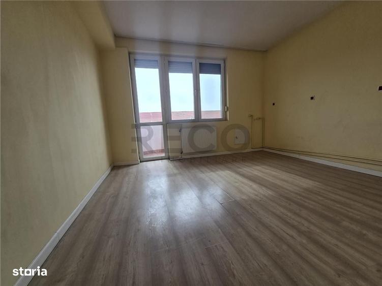 Apartament cu 3 camere decomandat în Iosia