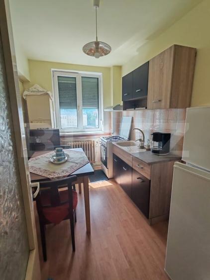 Apartament cu 2 camere semidecomandat, mobilat în Decebal