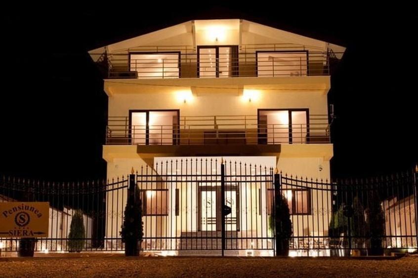 Hotel/Pensiune, de 600 mp, în Exterior Est