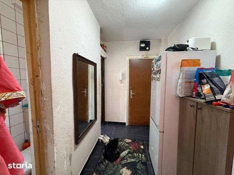 Apartament cu 3 camere semidecomandat în Circumvalațiunii