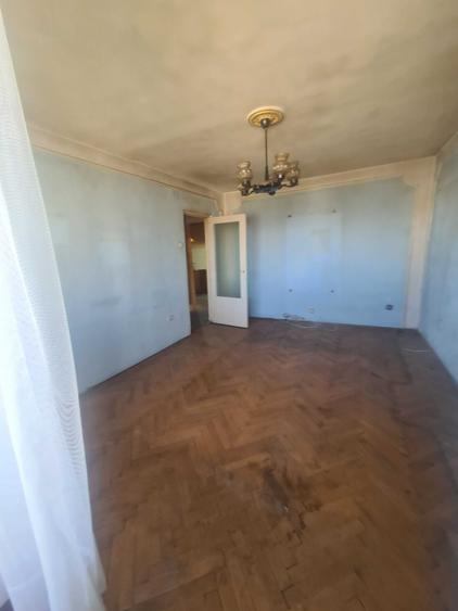 Apartament cu 3 camere decomandat în Cetate