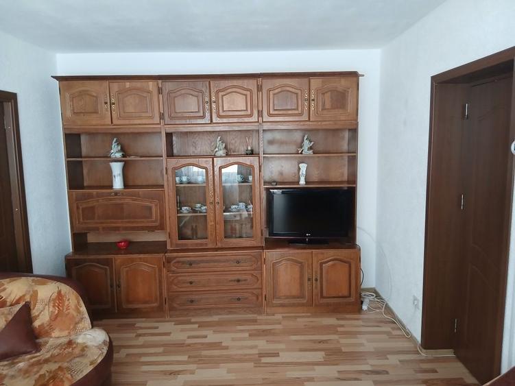 Apartament cu 2 camere semidecomandat în Craiovei