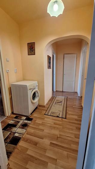 Apartament cu 3 camere semidecomandat în Rogerius