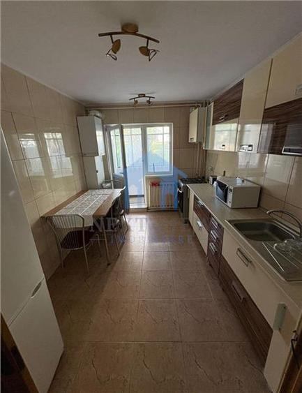 Apartament cu 3 camere decomandat în Între Lacuri