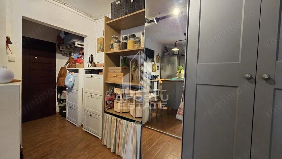 Apartament cu 3 camere semidecomandat în Bucovina