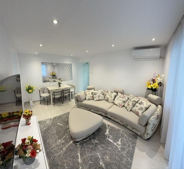 Apartament cu 3 camere decomandat în Exterior Vest