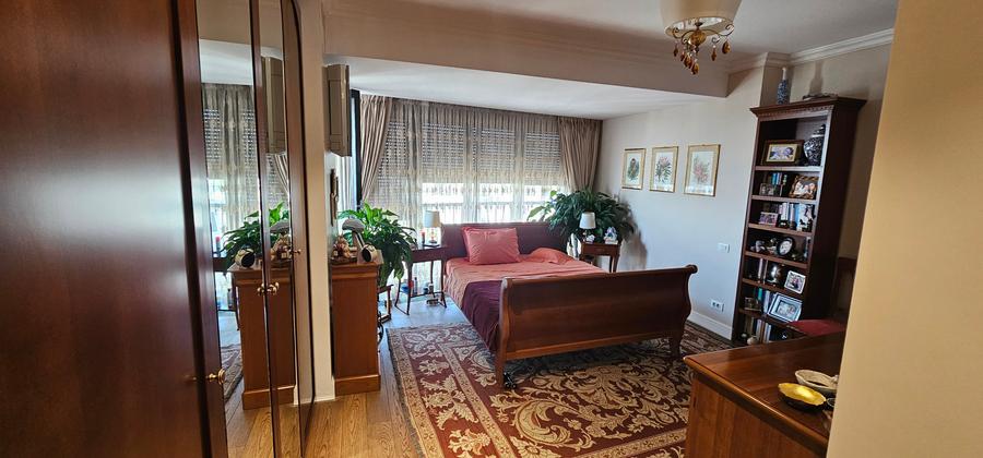 Apartament cu 4 camere decomandat în Barbu Văcărescu