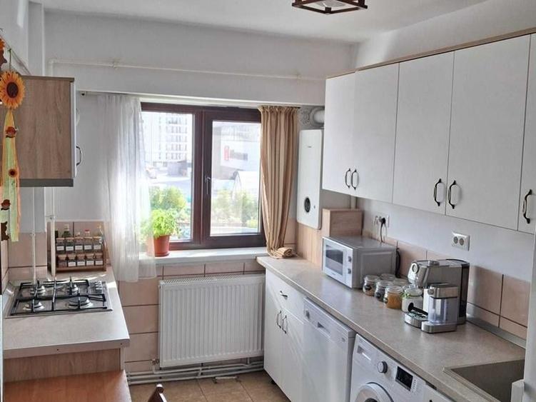 Apartament cu 3 camere decomandat în Ultracentral