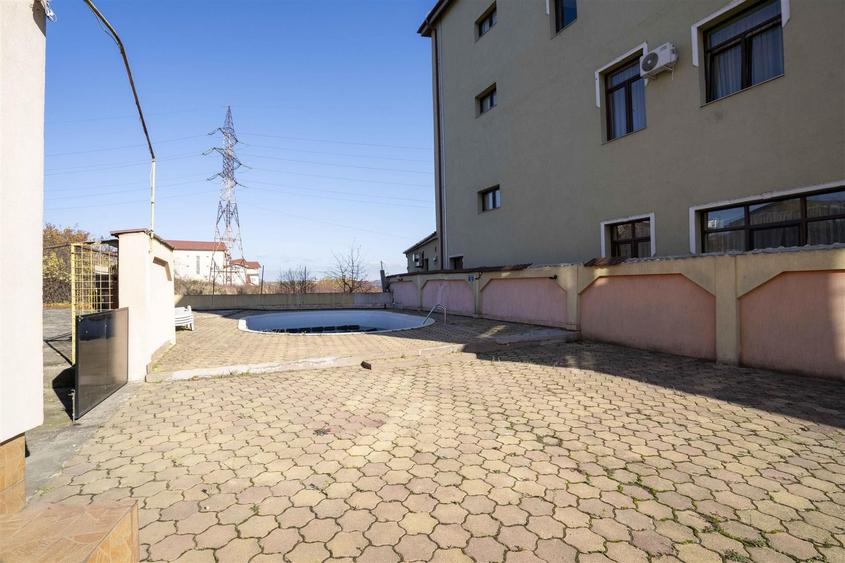 Spațiu comercial, de 599 mp, în Sânmartin