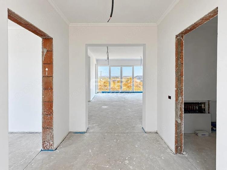 Casă cu 4 camere cu Teren 500 Mp în Paleu