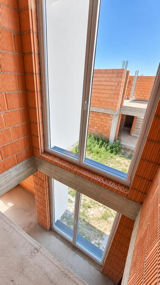 Duplex cu 4 camere cu Canalizare în Giarmata