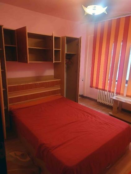 Apartament cu 3 camere decomandat, mobilat în Mircea cel Bătrân